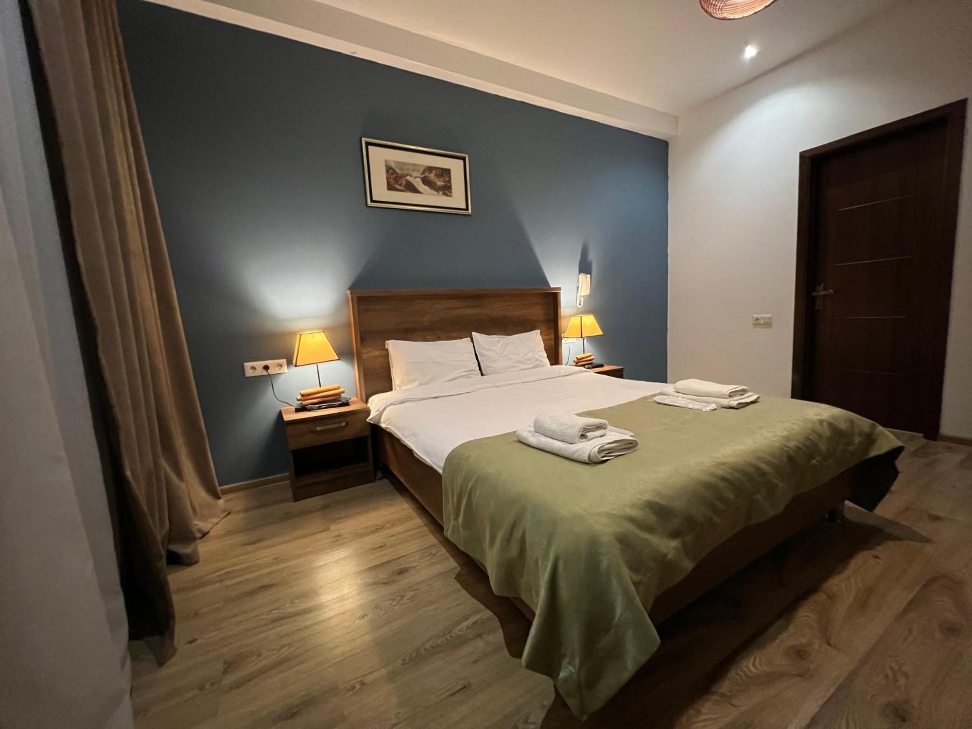 Hotel King Tom Tbiliszi Kültér fotó