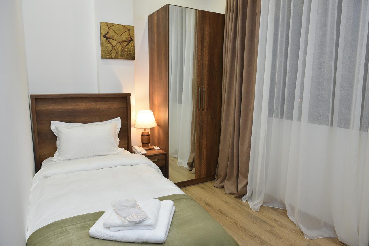 Hotel King Tom Tbiliszi Kültér fotó