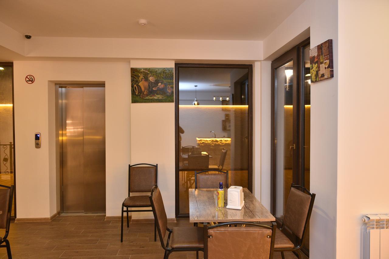 Hotel King Tom Tbiliszi Kültér fotó